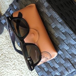 Ray-ban Wayfarer sunglass RB 5121